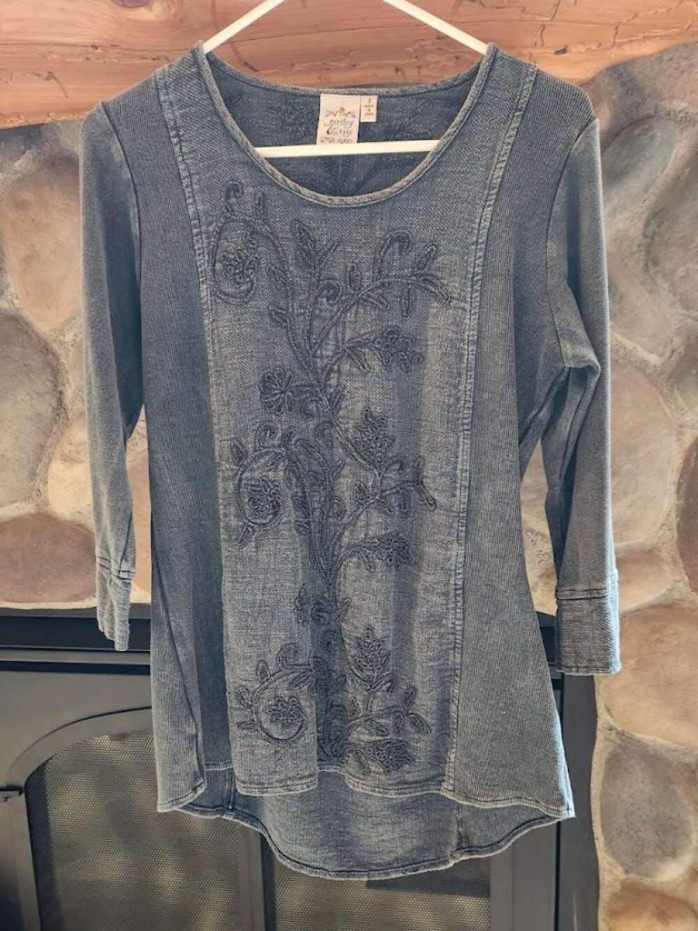 Parsley & Sage Three-Quarter Sleeve Pullover - Blue Damask Denim - Size Small!